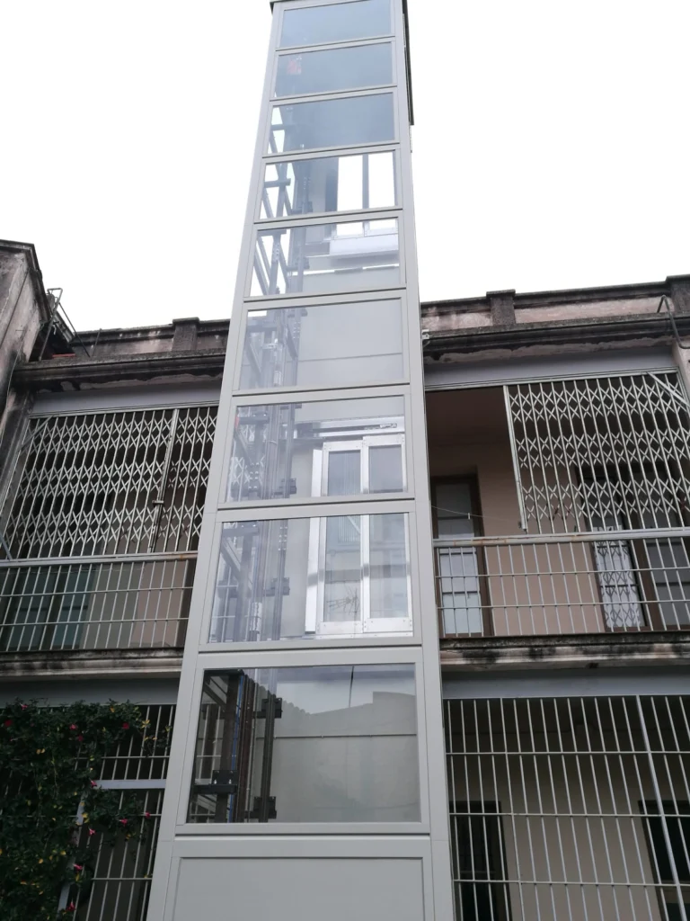 ascensor-comunitario-en-fachada
